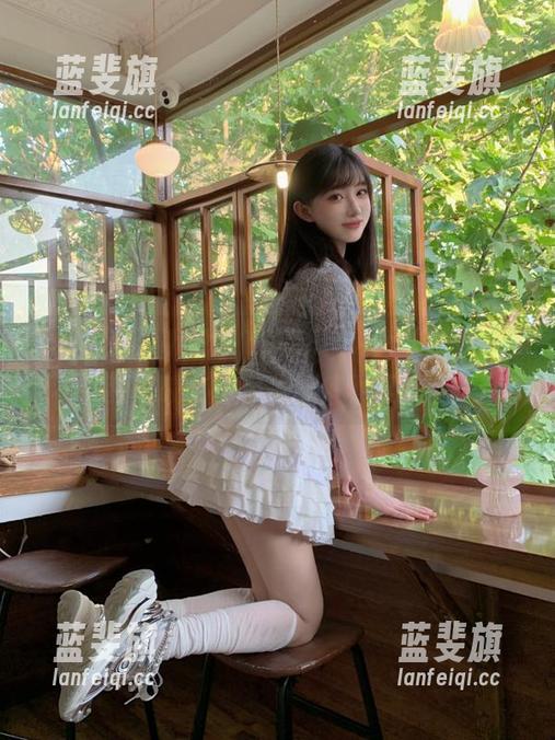 听说“19吃瓜”特别能吃，视频里咬文嚼字根本停不下来。