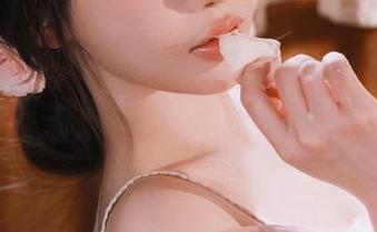 饭后甜点不再是优雅的选择，快上“51吃瓜中心”分享，在线观看同样让人满足！