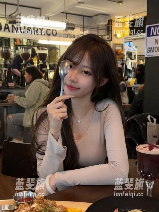 最新的5i吃瓜网在线，吃瓜的同时还能刷到你的好友，心情复杂啊。