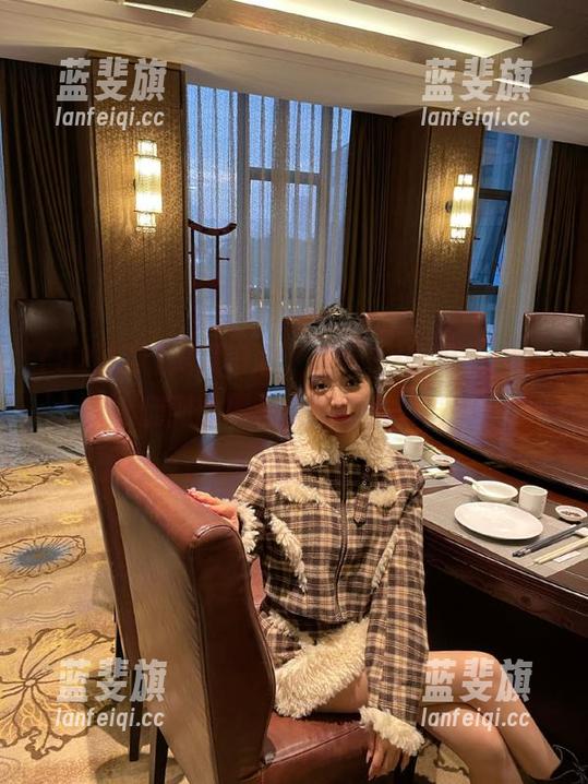 92吃瓜 突发奇想,在“92吃瓜app”上翻到的黑料,心虚又好奇。