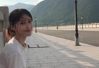 用hlw吃瓜，人人都说永不迷路，实际上我时常走了偏！