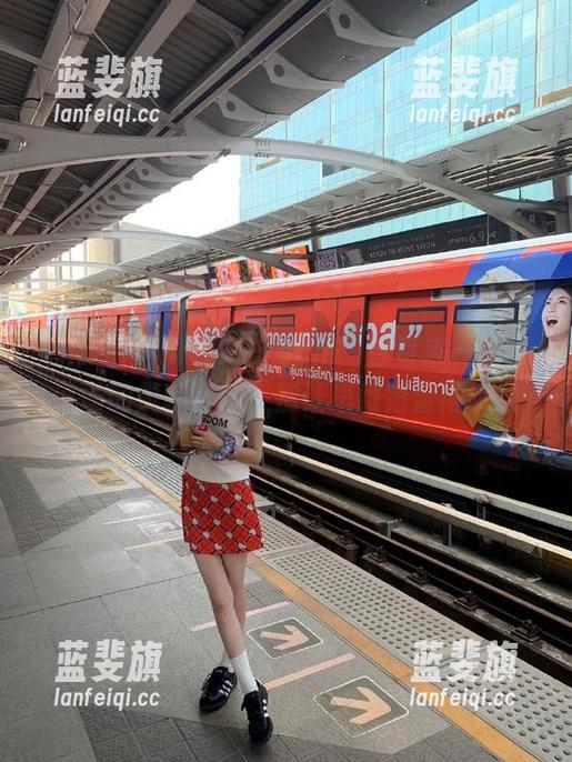 “hlw155.ccm”首页来一场不设防的灵魂碰撞，别让思维落雷雨哦！