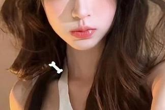我打开hlw传送门，脑子一抽就看了个云端八卦…