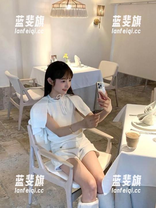 首页流量杀，“一起吃瓜2”完整版视频，冲上热搜没商量！