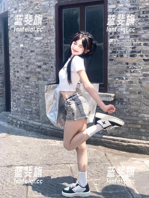 不要在“九一吃瓜中心”网页上忘了打广告，你可怜的流量啊！