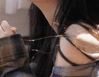 漂浮在屏幕前，观看的同时我思考：吃瓜网app为什么能抓住我的眼球？