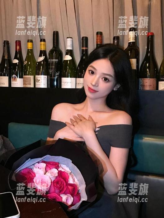 吃瓜网 进入吃瓜网,全方位解锁黑料福利姬的真面目,不小心又驻足了一会儿~
