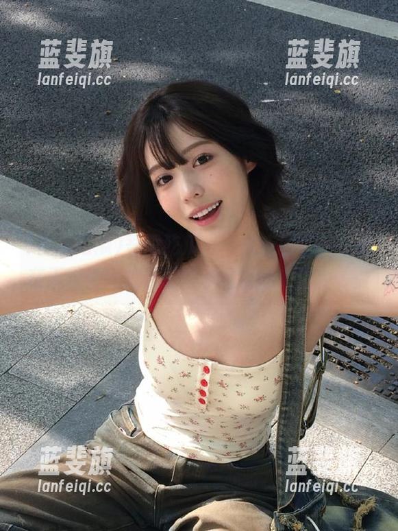 吾爱吃瓜：一边走回家，一边在无限循环的戏剧中永久沉迷，迟到了。
