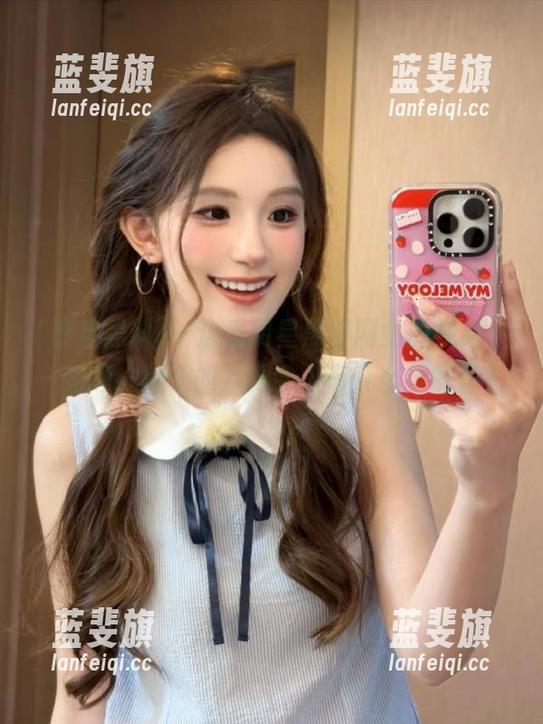 明星黑料 一边看明星黑料网站的视频,一边想,明天的八卦会上有什么新鲜事?