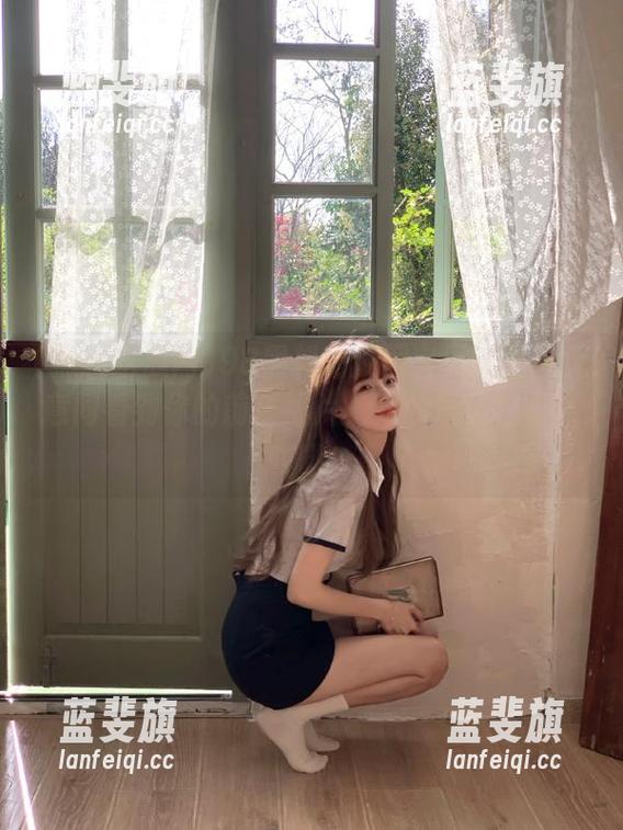 98黑料吃瓜网官网：当我无意间看到你的前任照片，我的表情包是：哎呦！