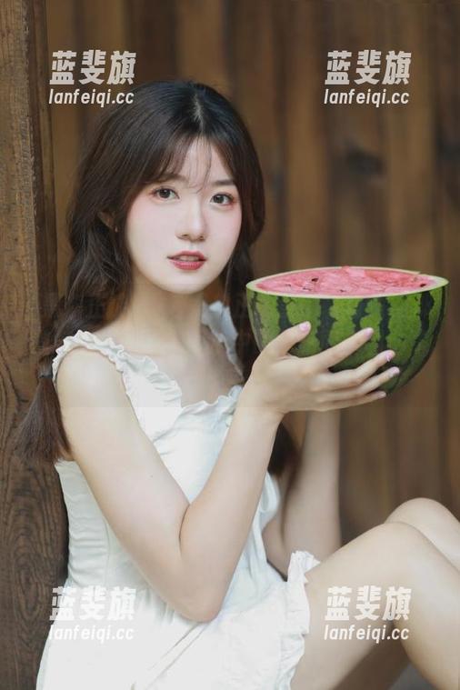 “黑料正能量hl”首页的那些特效，直接把我心中的黑暗面都调动了出来。
