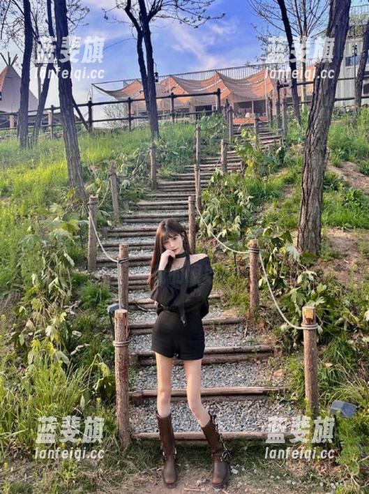 是不是只有我觉得黑料社官网首页像是一场无形的聚会，总有人在背景中轰炸我的眼球？