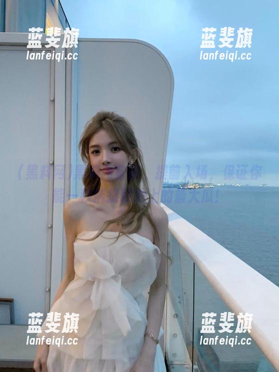 黑料网官网，提前入场，保证你能一秒捕捉草地上的最大瓜！