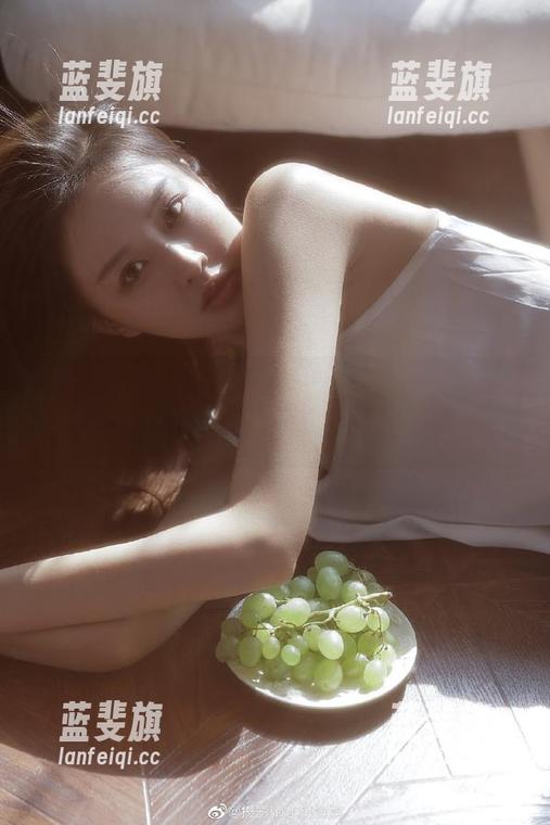哈哈，用“黑社料导航”带我去探险，顺便看人们的八卦表情变化！